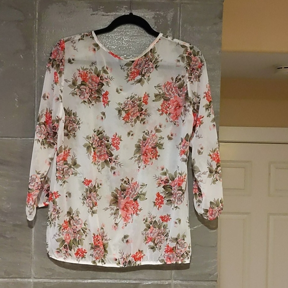 Venus 3/4 Sleeve Sheer Floral Blouse - Picture 2 of 8
